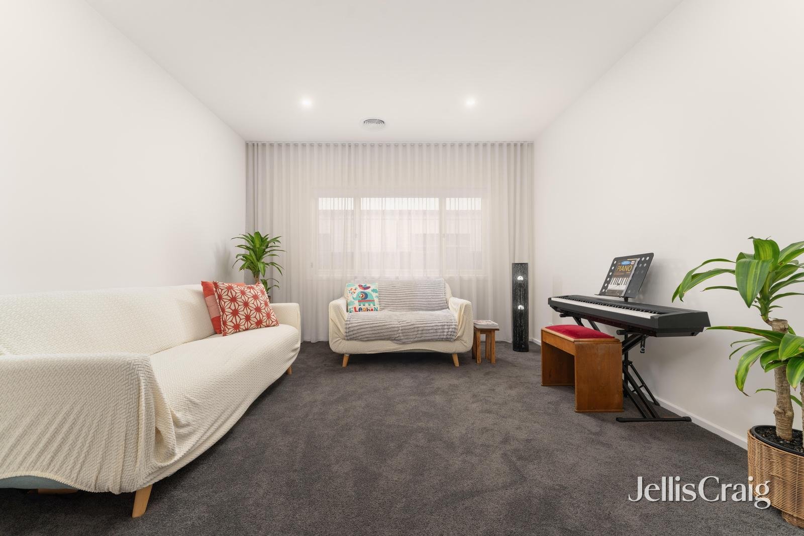 8 Hutchinson Drive, Lucas image 12