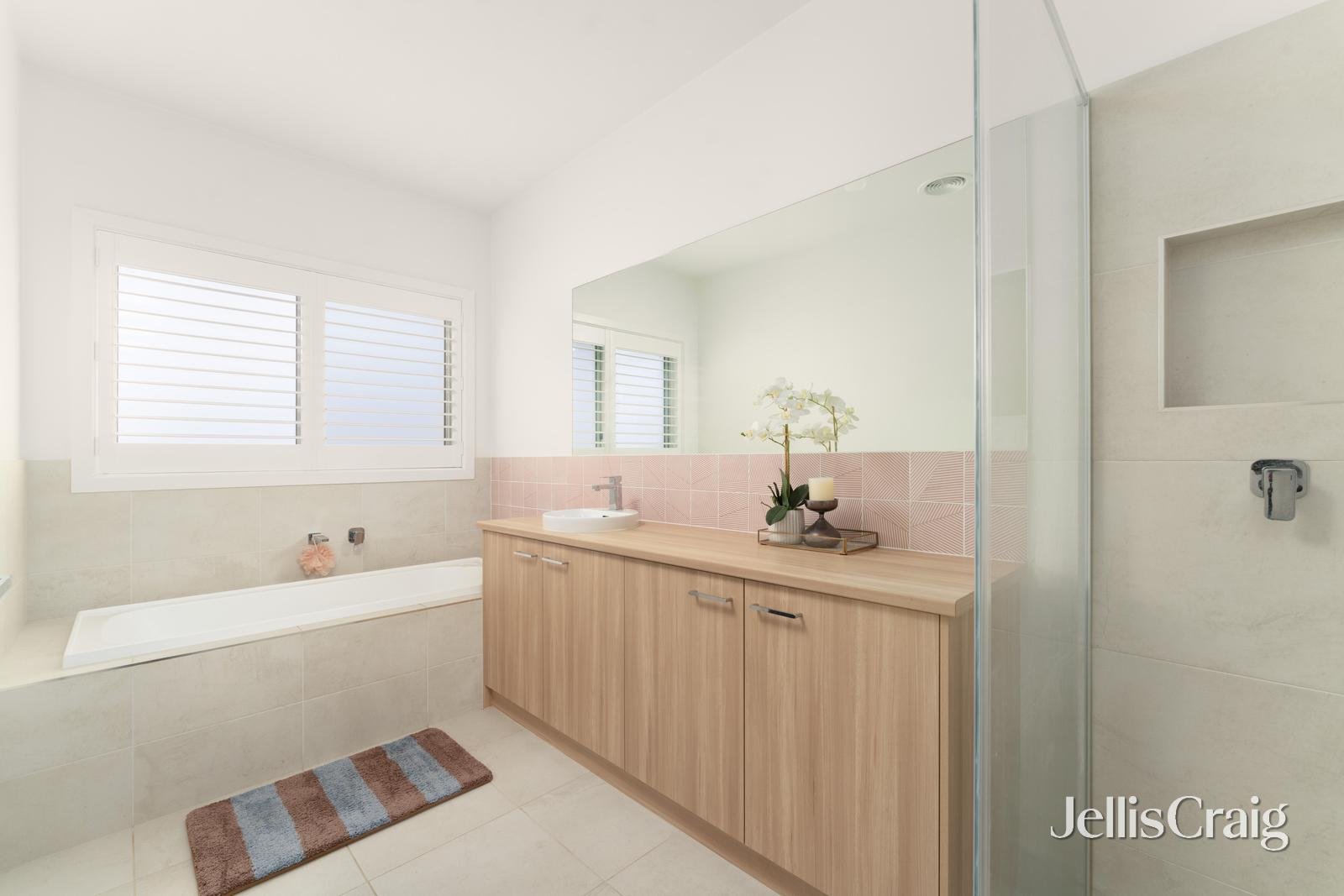 8 Hutchinson Drive, Lucas image 15