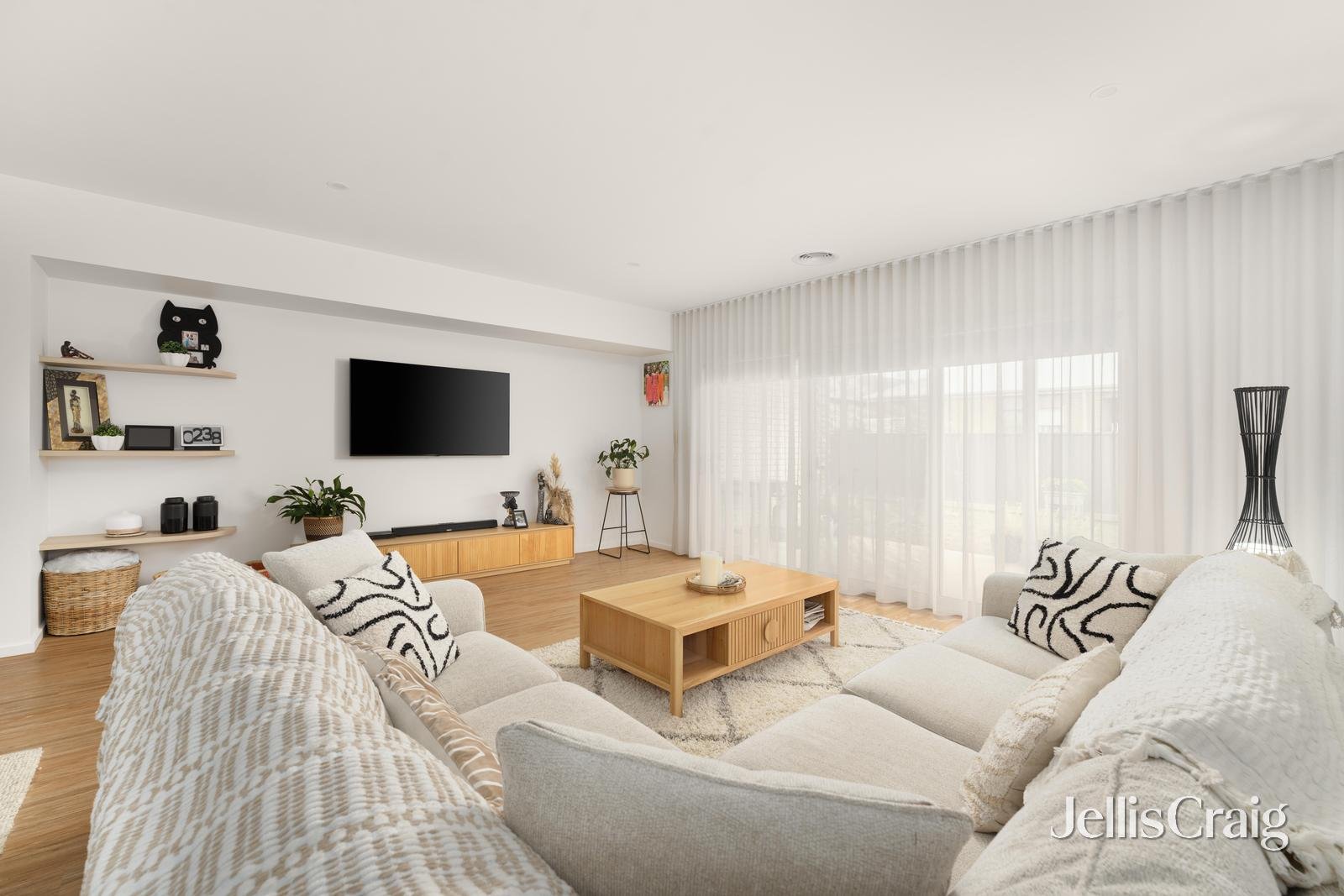 8 Hutchinson Drive, Lucas image 19