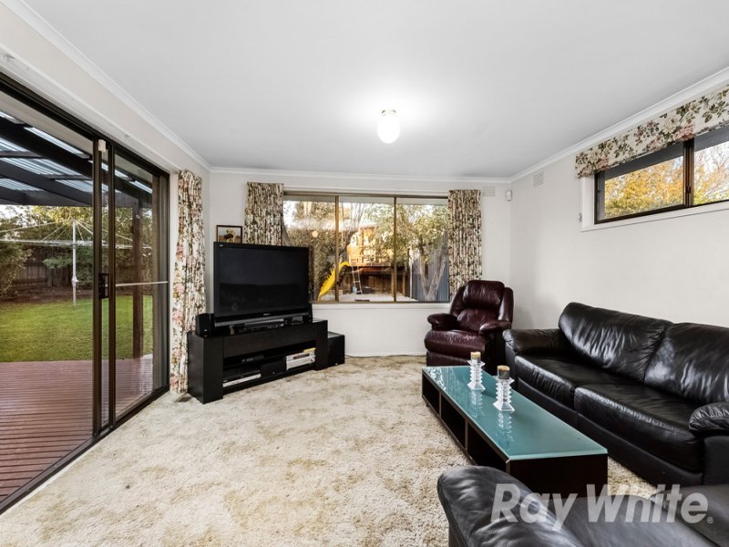 8 Huxley Avenue, Mulgrave image 2