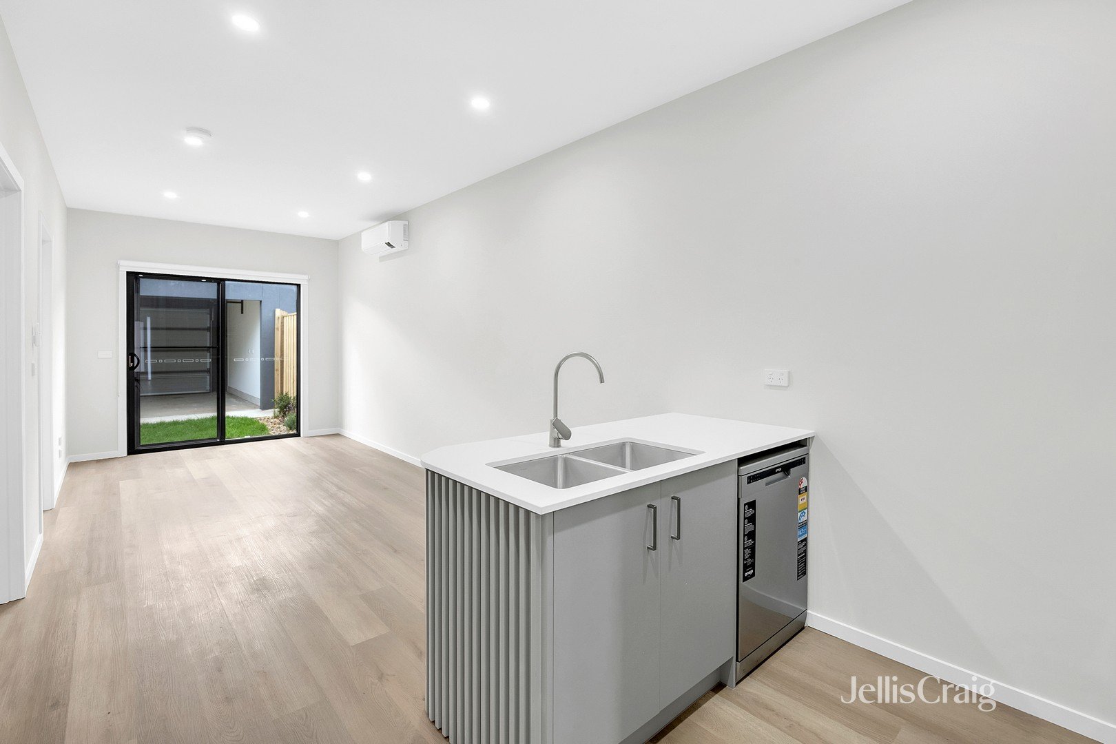 8 Immerse Walk, Wyndham Vale image 3