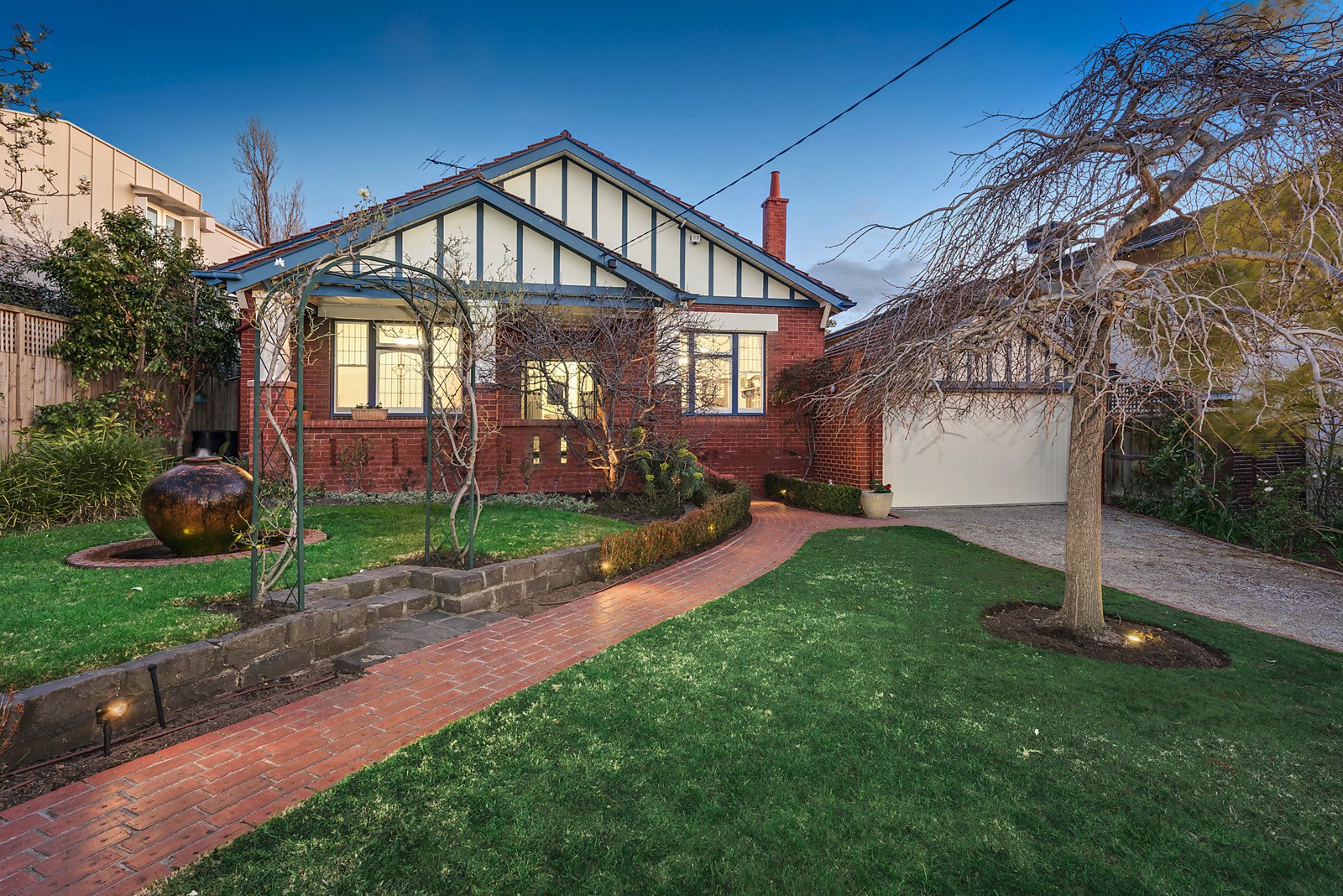 8 Irymple Avenue, Glen Iris image 2