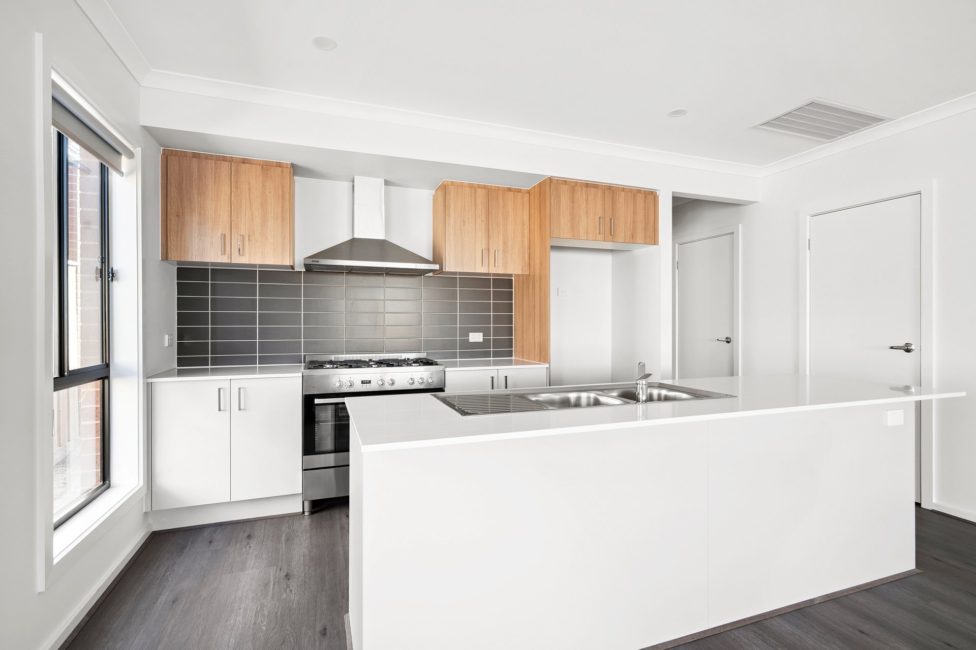 8 Italianate Street, Charlemont image 2