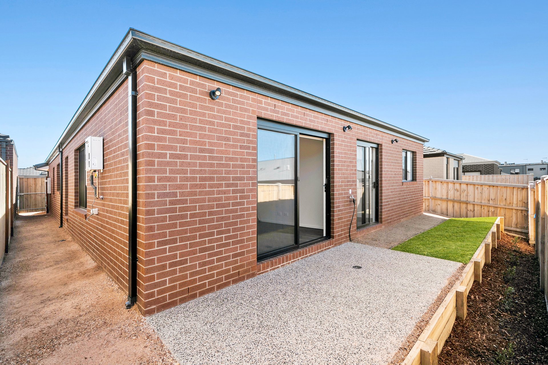 8 Italianate Street, Charlemont image 8