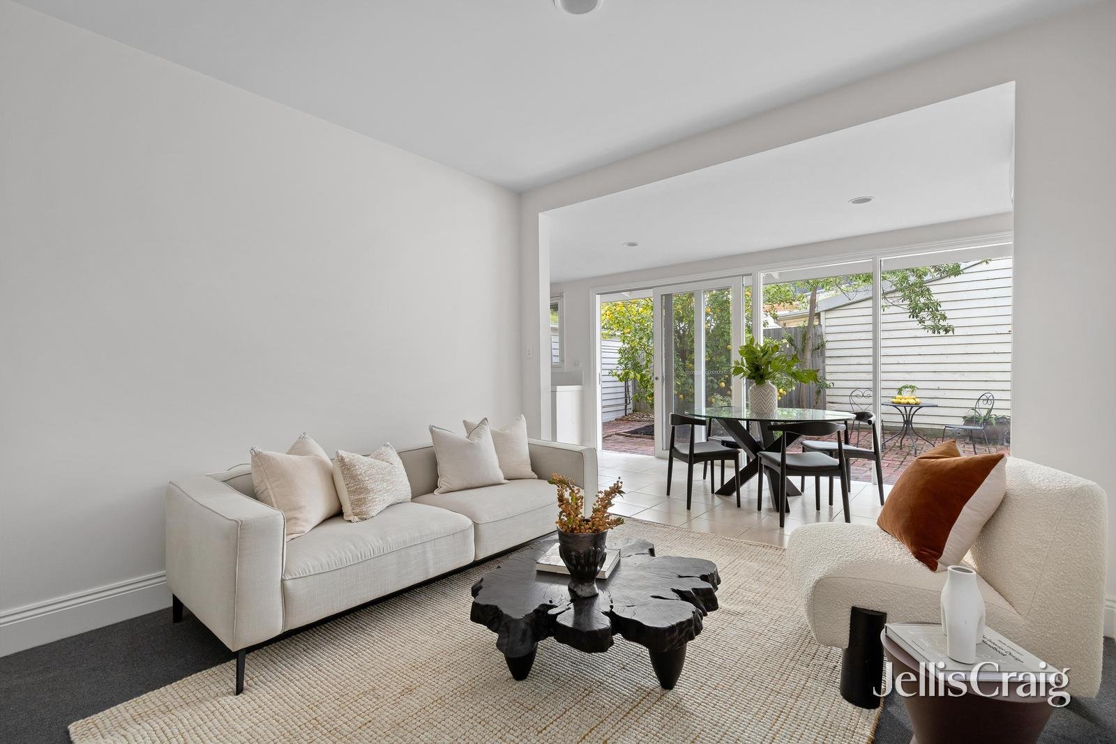 8 James Service Place, South Melbourne image 2