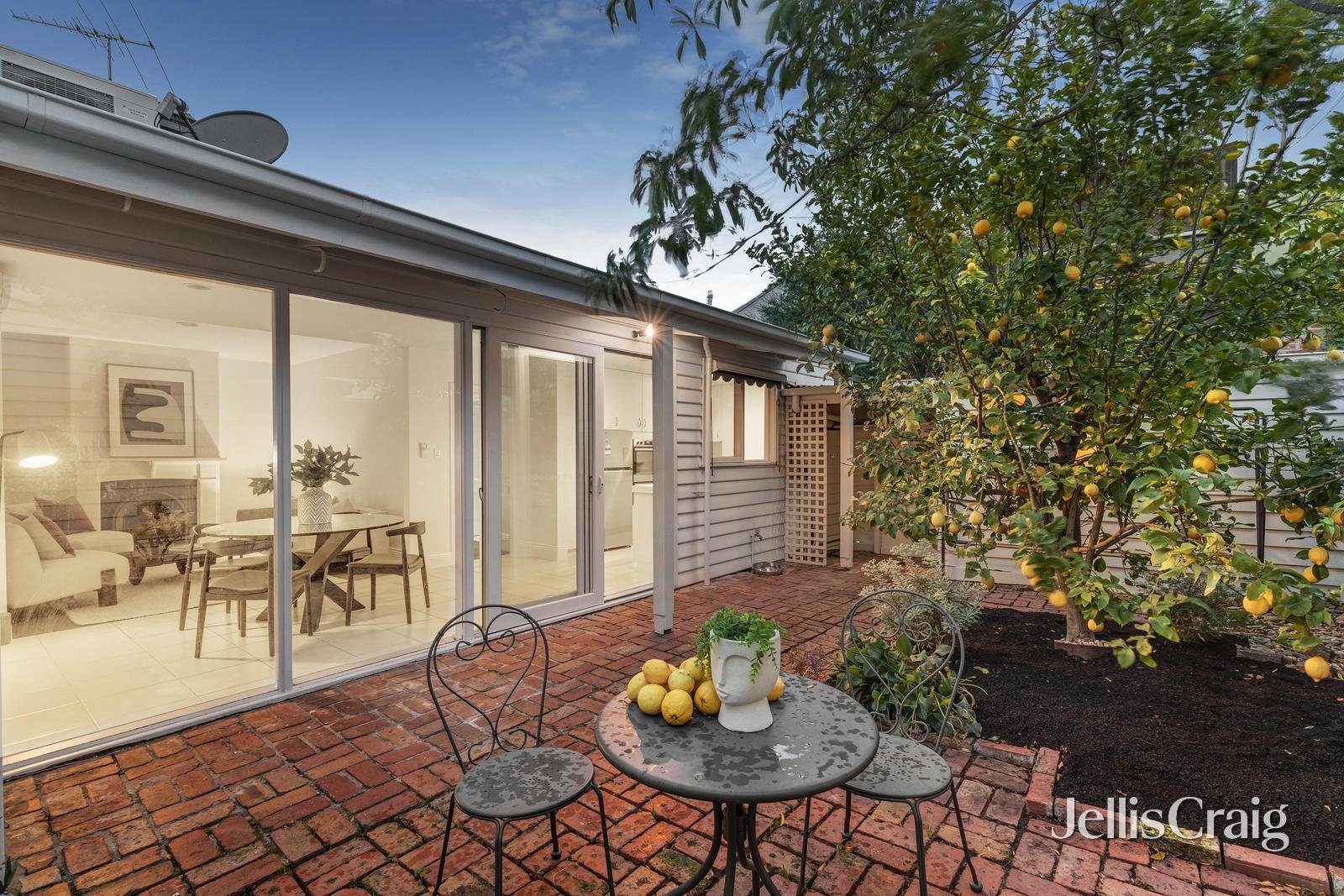8 James Service Place, South Melbourne image 6