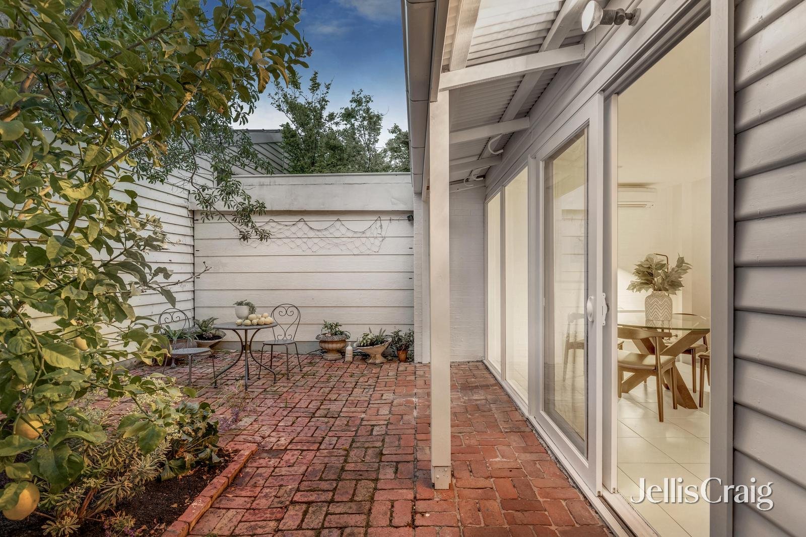 8 James Service Place, South Melbourne image 7