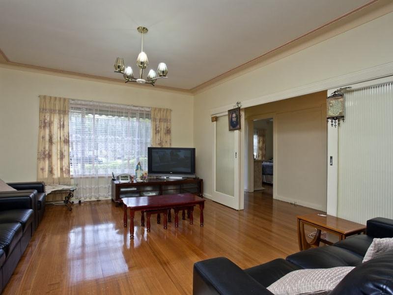 8 James Street, Fawkner image 4