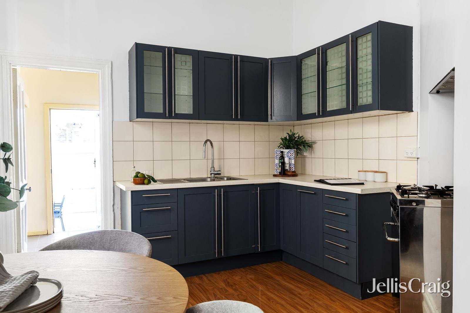 8 James Street, Richmond image 3