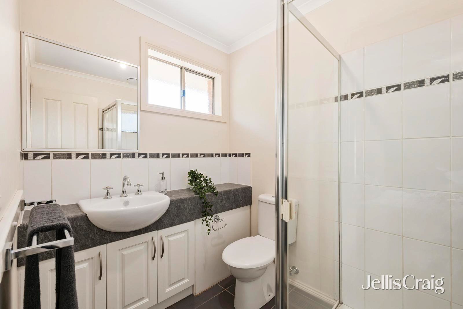 8 Jean Court, Mooroolbark image 10