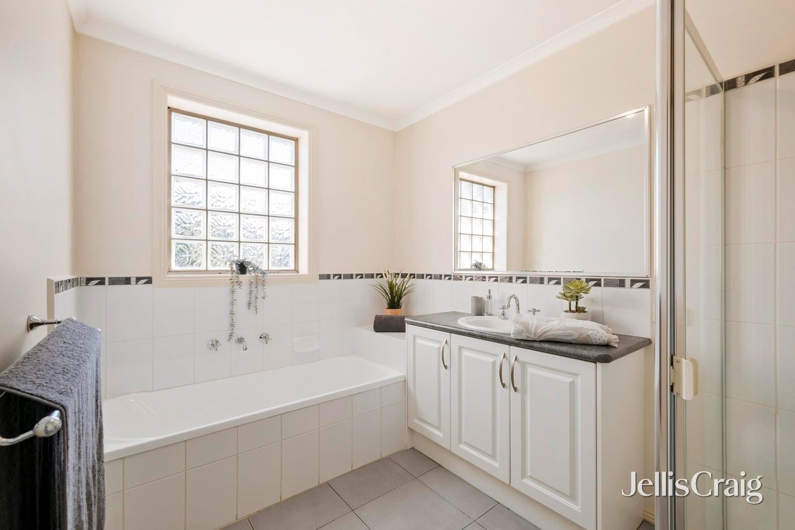 8 Jean Court, Mooroolbark image 12