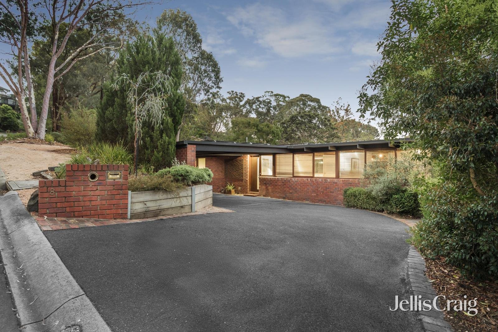 8 Jelbart Court, Eltham image 3