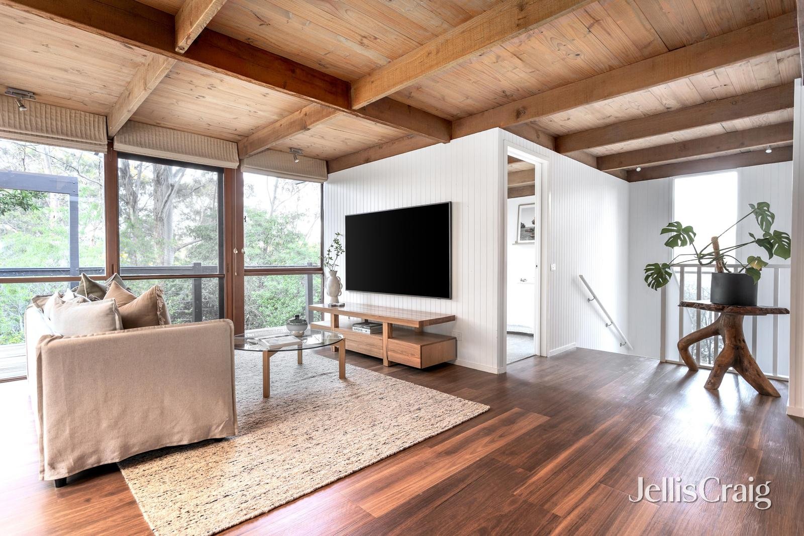 8 Jelbart Court, Eltham image 6