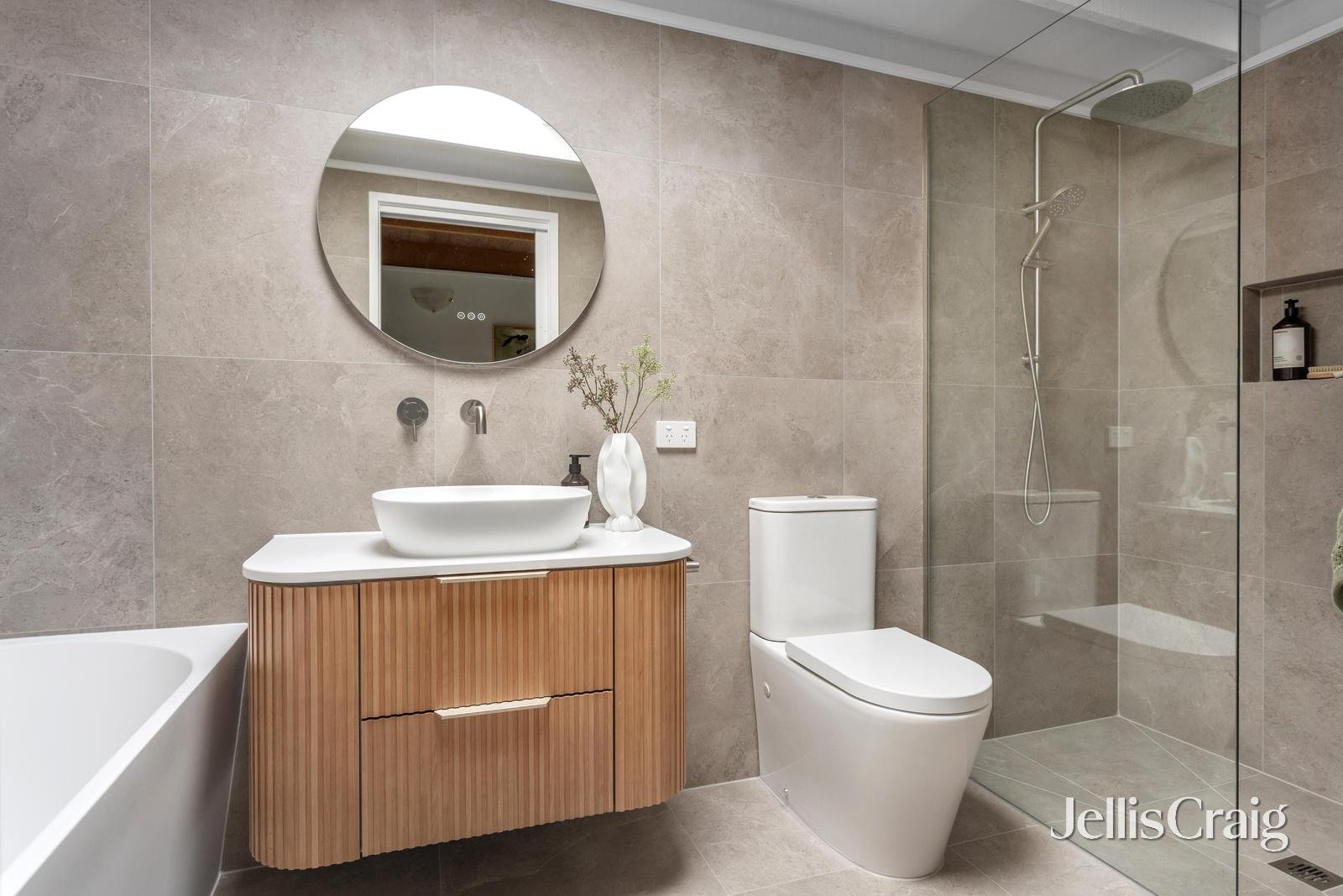 8 Jelbart Court, Eltham image 12