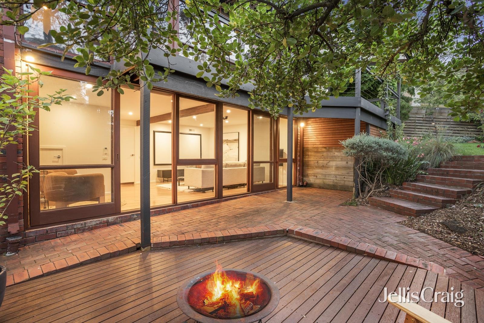 8 Jelbart Court, Eltham image 18