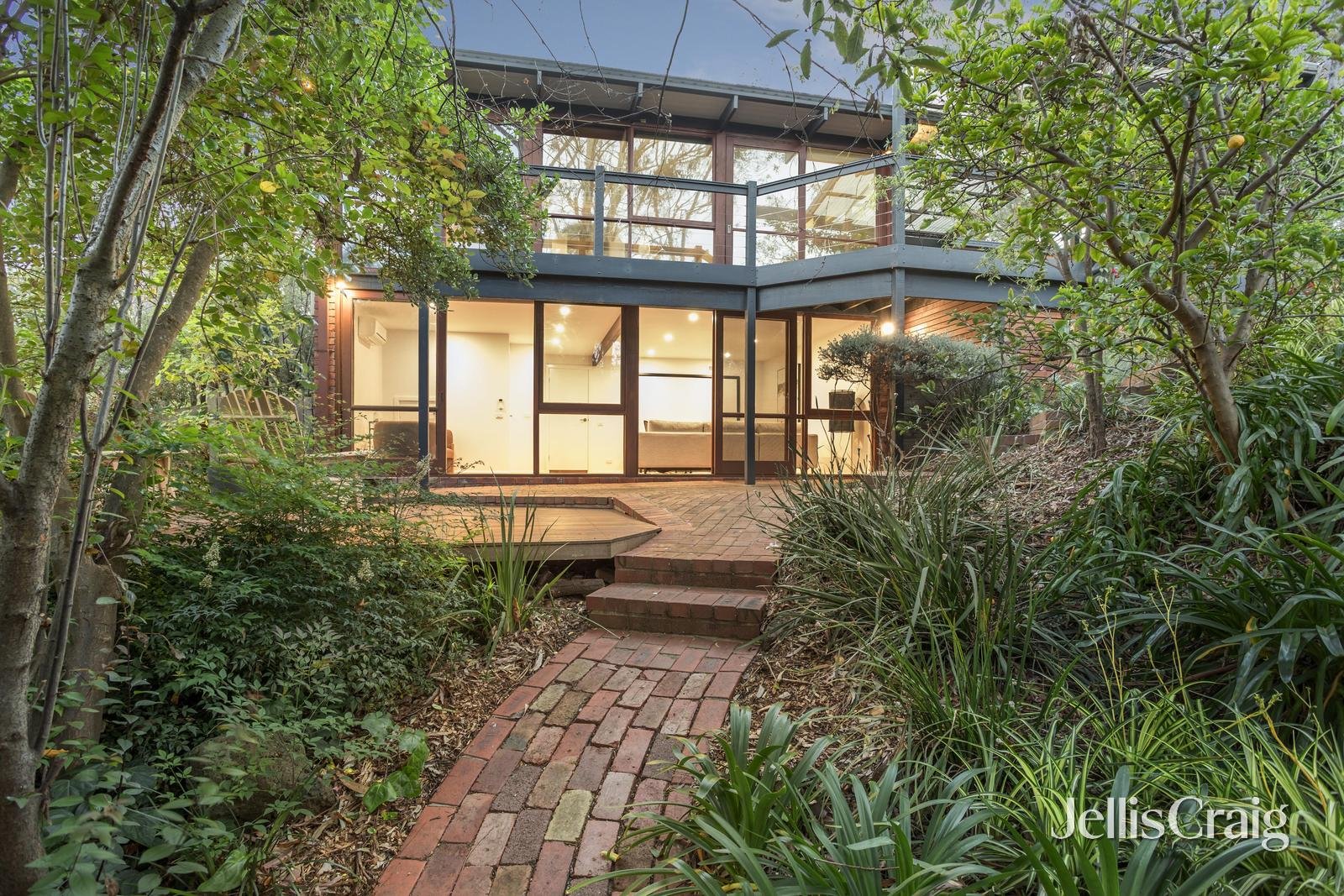 8 Jelbart Court, Eltham image 19