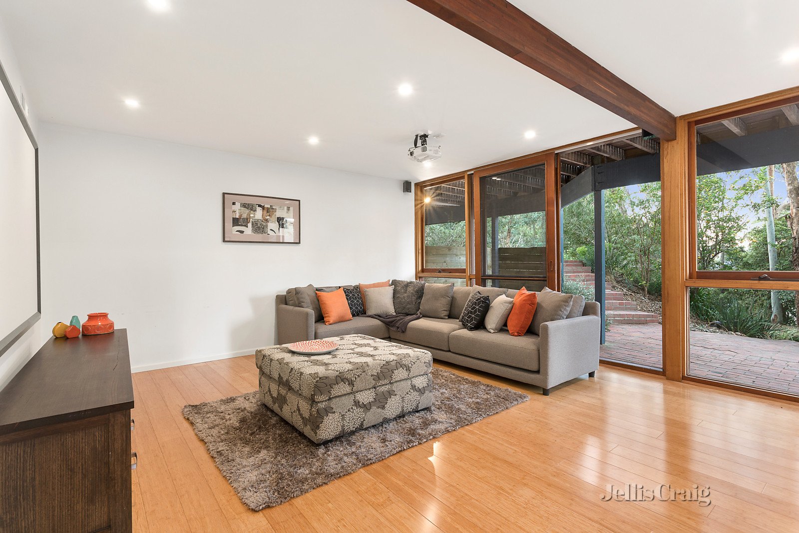 8 Jelbart Court, Eltham image 6