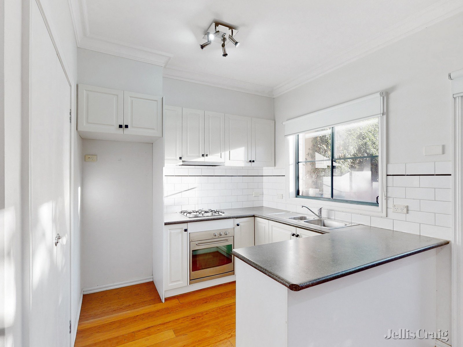 8 Jezabeel Court, Flemington image 2