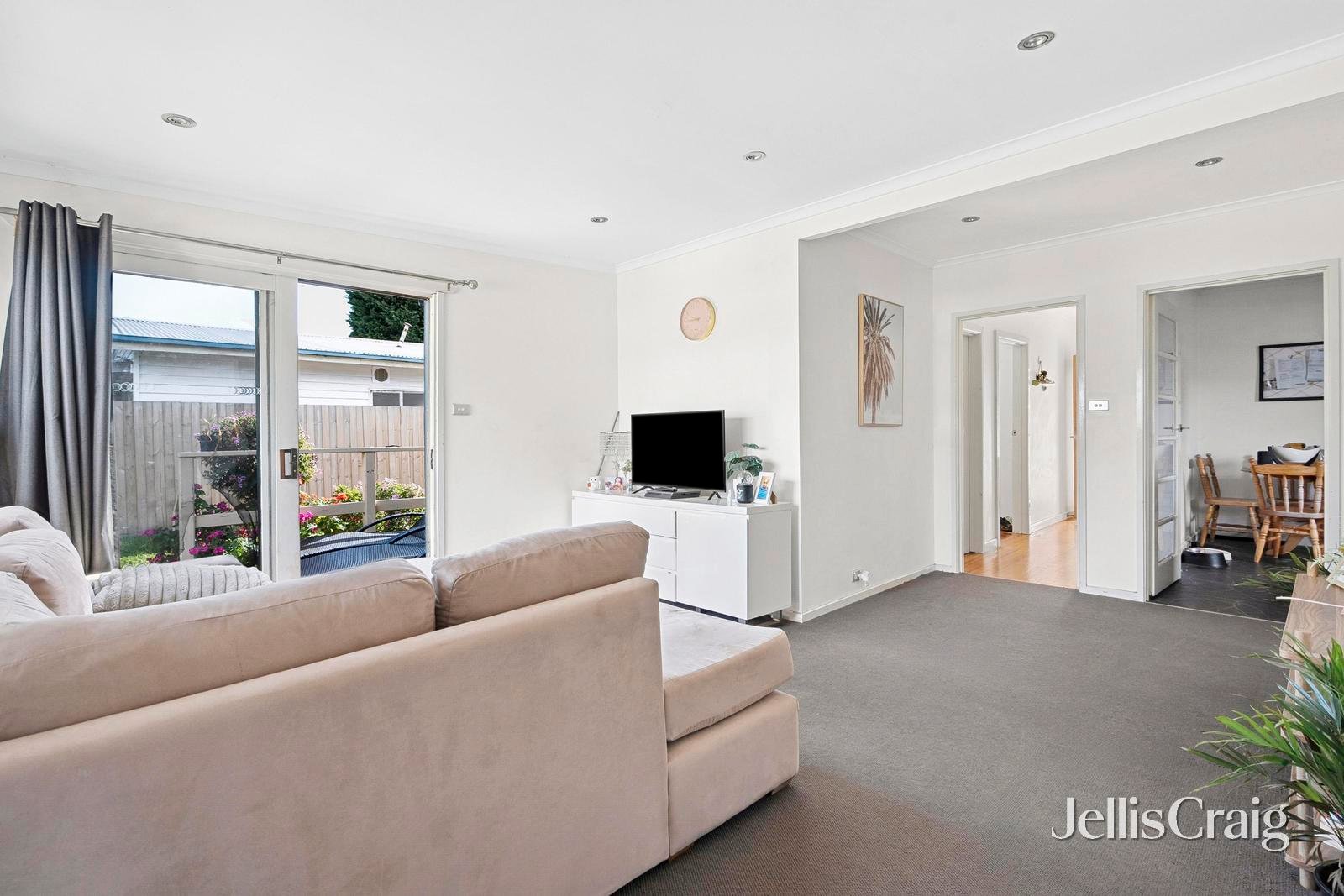 8 Johnston Avenue, Newcomb image 3