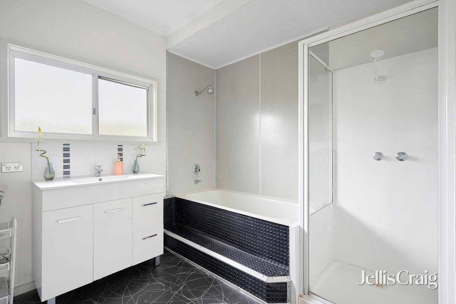 8 Johnston Avenue, Newcomb image 5