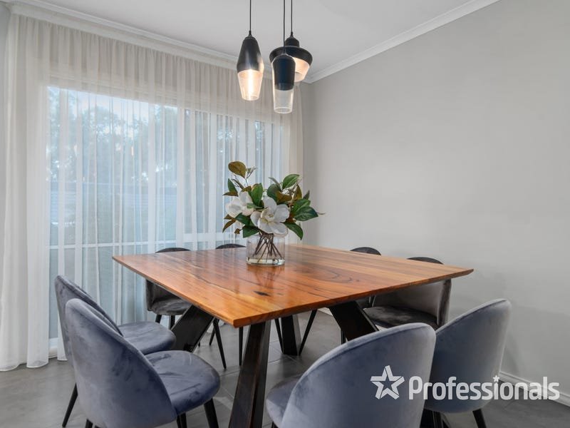 8 Justin Court, Croydon North image 3