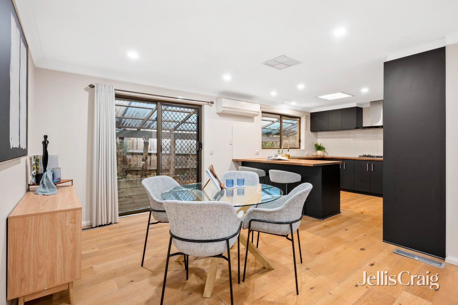 8 Kambora Court, Mooroolbark image 4