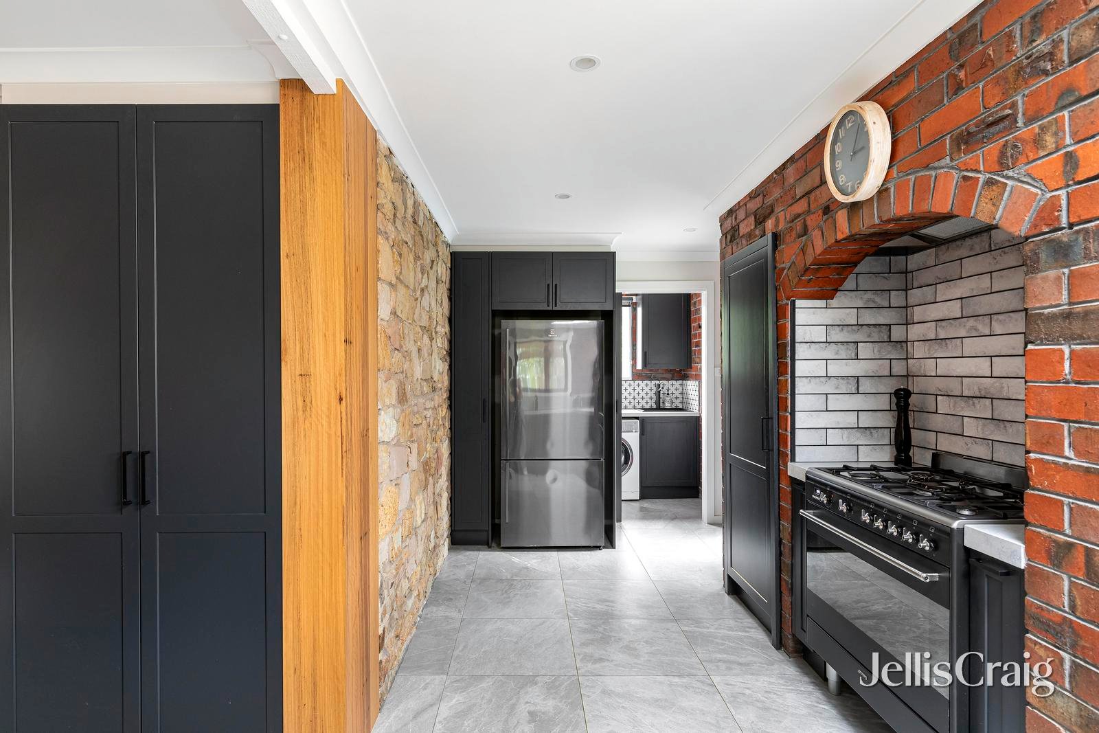 8 Kangaroo Ground-Warrandyte Road, North Warrandyte image 6