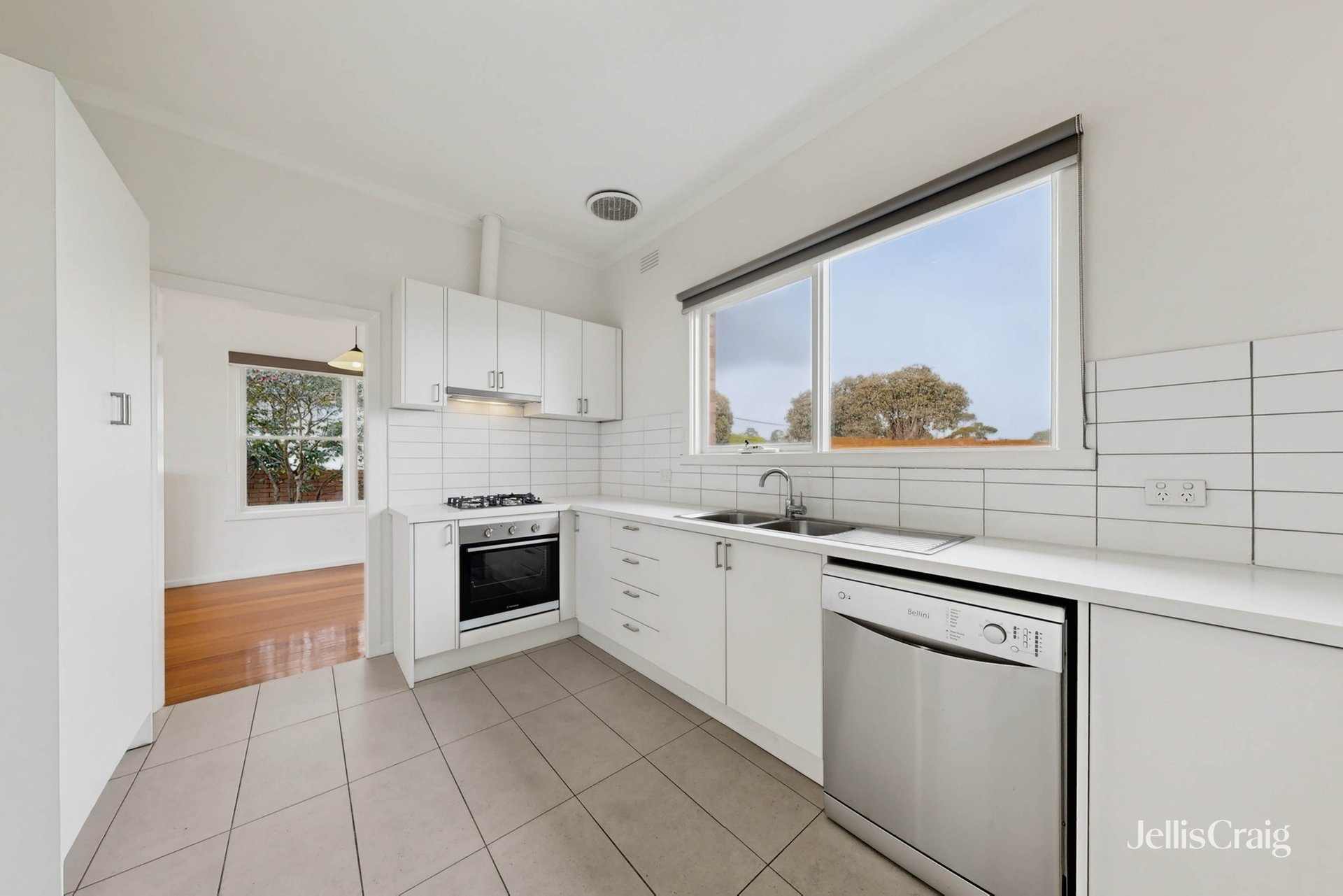 8 Kanooka Avenue, Ashwood image 2