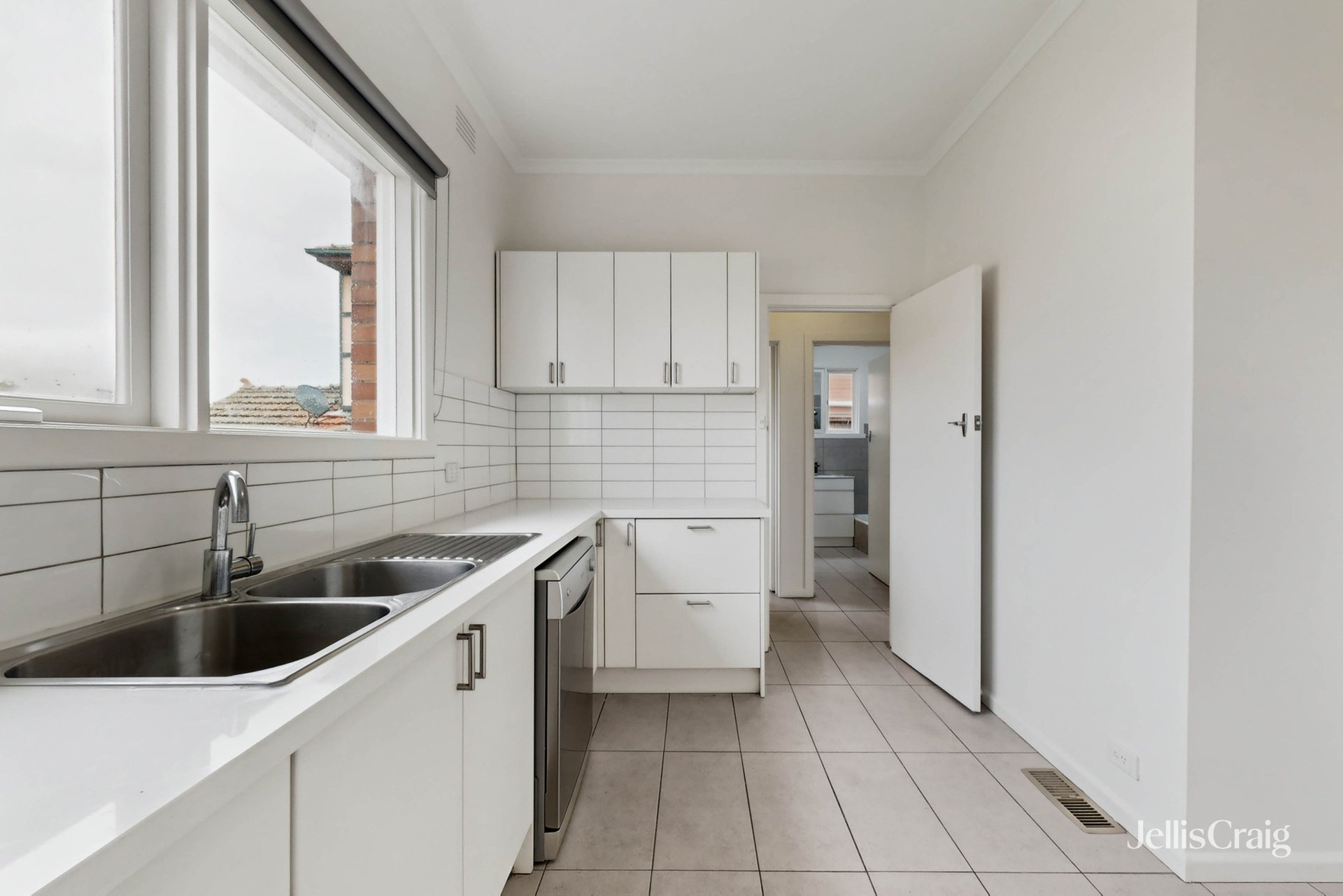 8 Kanooka Avenue, Ashwood image 3