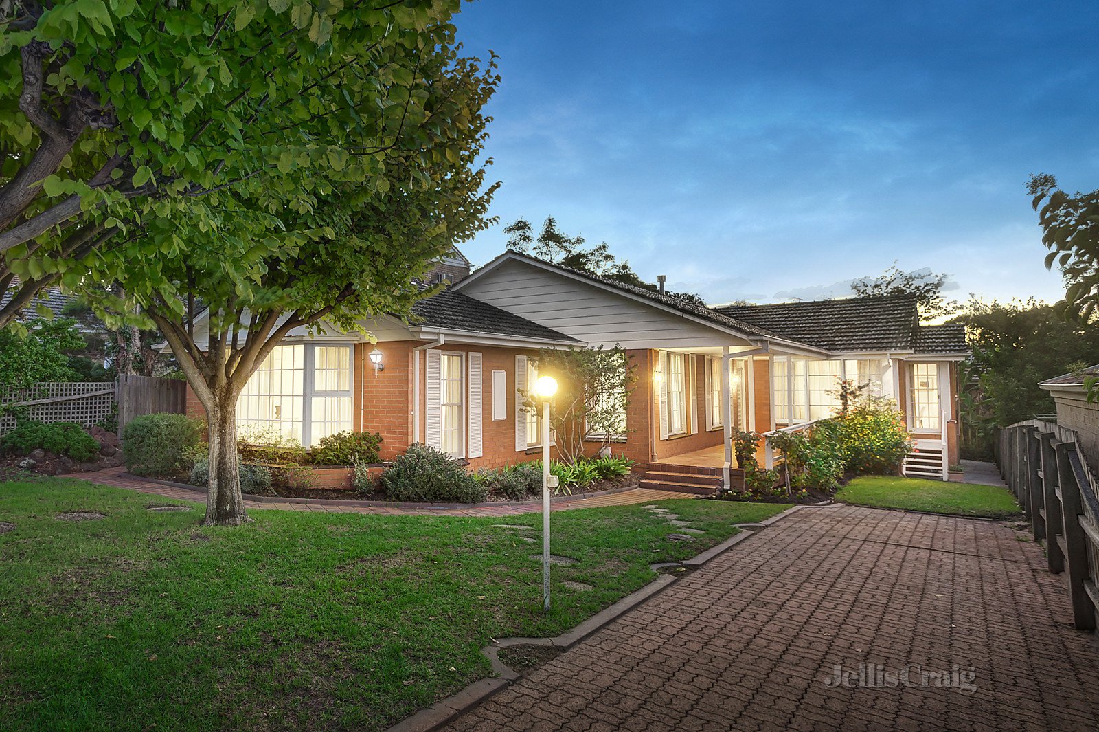 8 Kawarren Street, Balwyn North image 1