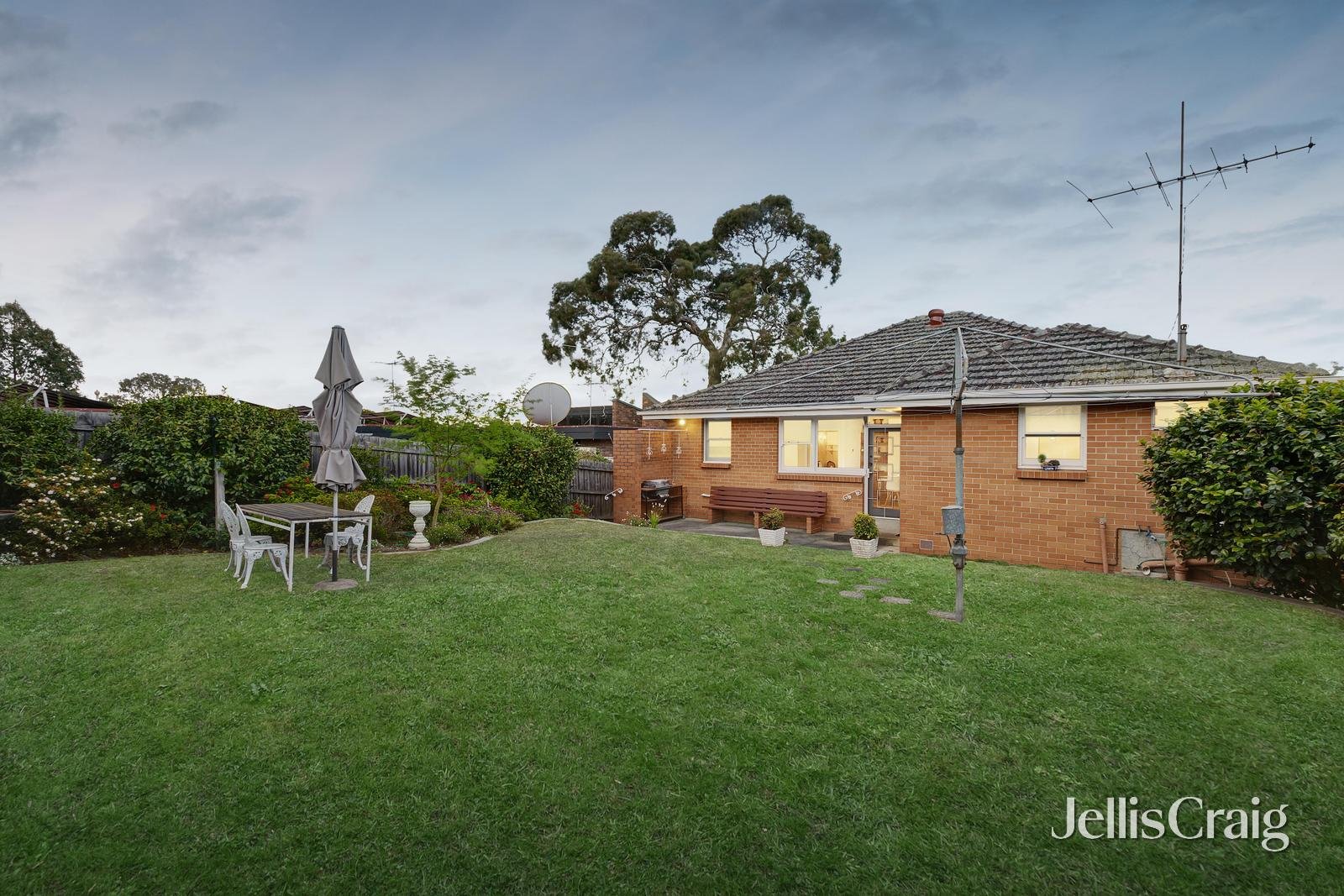 8 Kelvinside Street, Balwyn North image 8