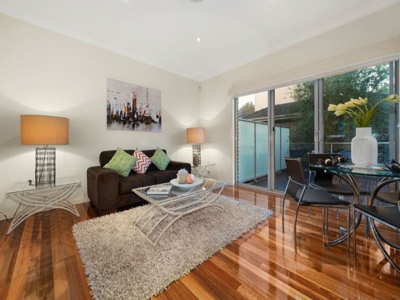 8 Kingswood Rise, Box Hill South image 4