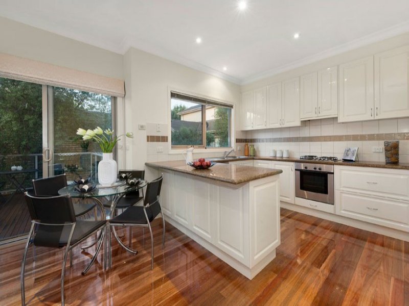 8 Kingswood Rise, Box Hill South image 5