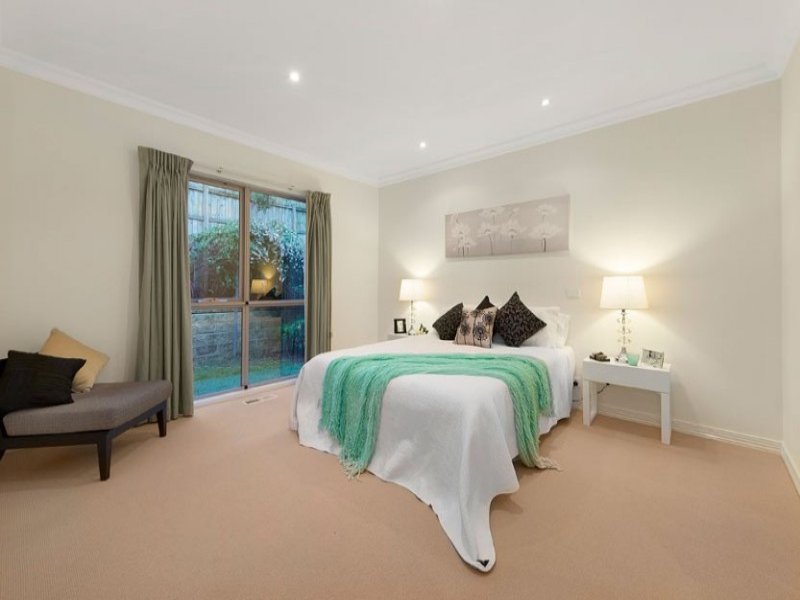 8 Kingswood Rise, Box Hill South image 6