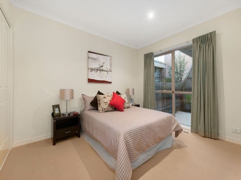 8 Kingswood Rise, Box Hill South image 7