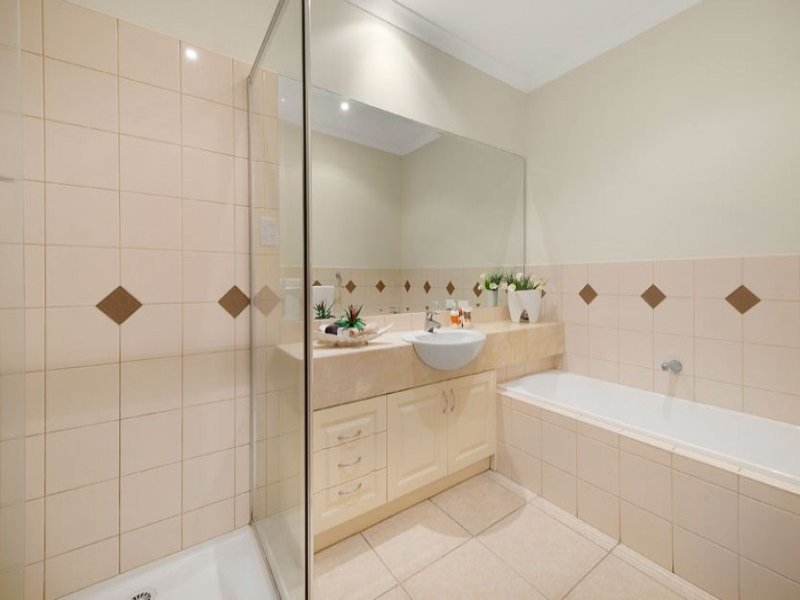 8 Kingswood Rise, Box Hill South image 8