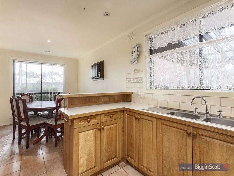 8 Lady Nelson Crescent, Altona Meadows image 3