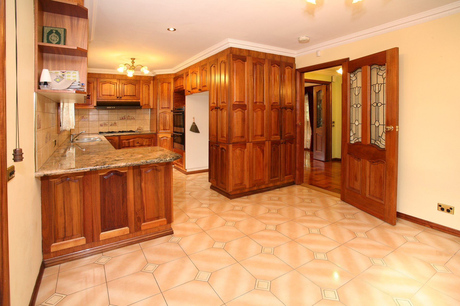 8 Lauriston Court, Mulgrave image 2