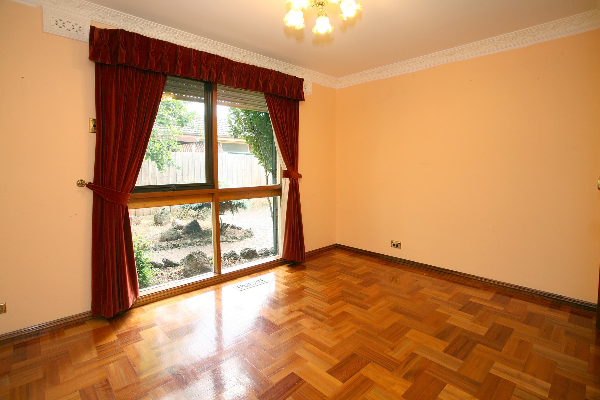 8 Lauriston Court, Mulgrave image 5