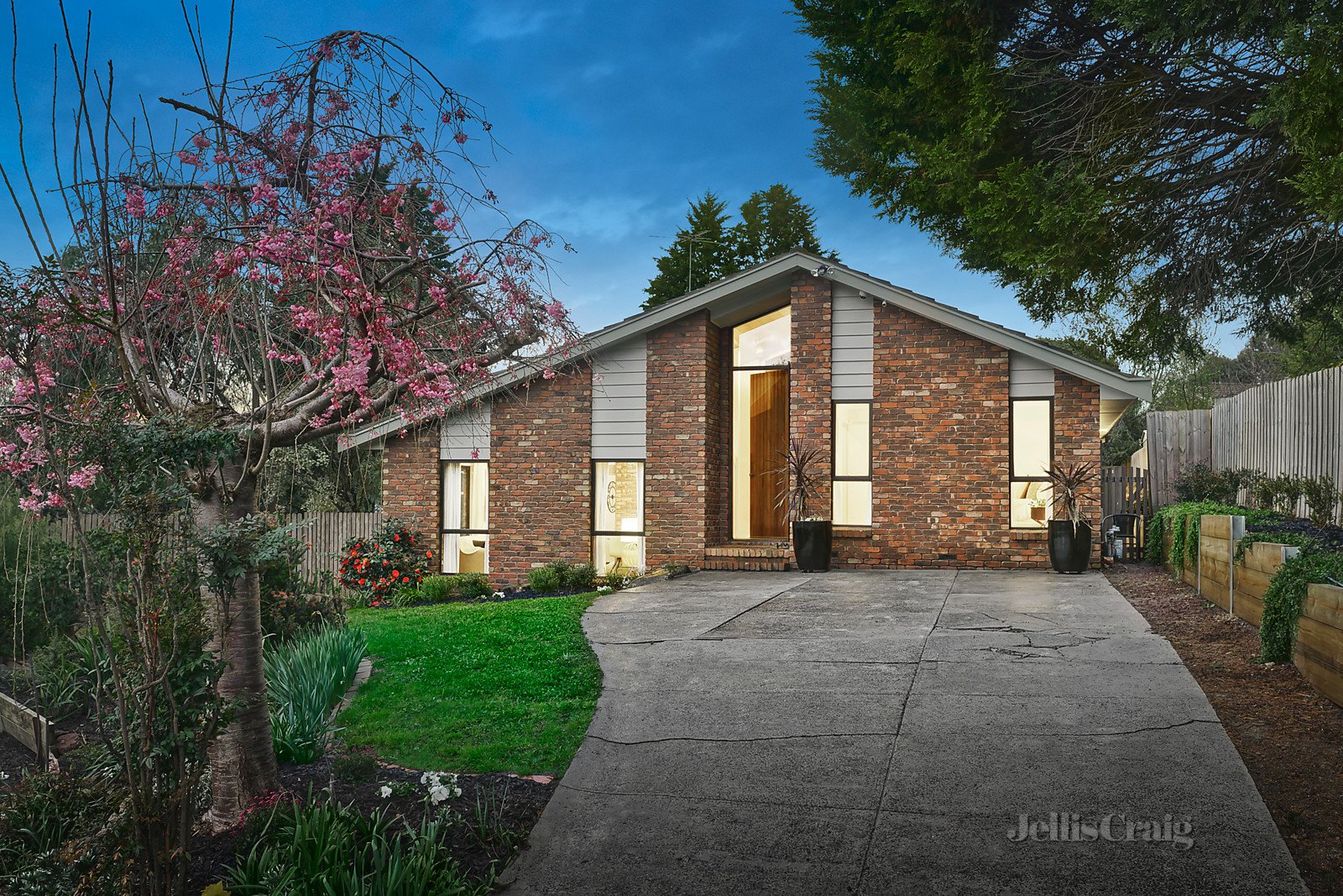 8 Laviah Court, Templestowe image 2