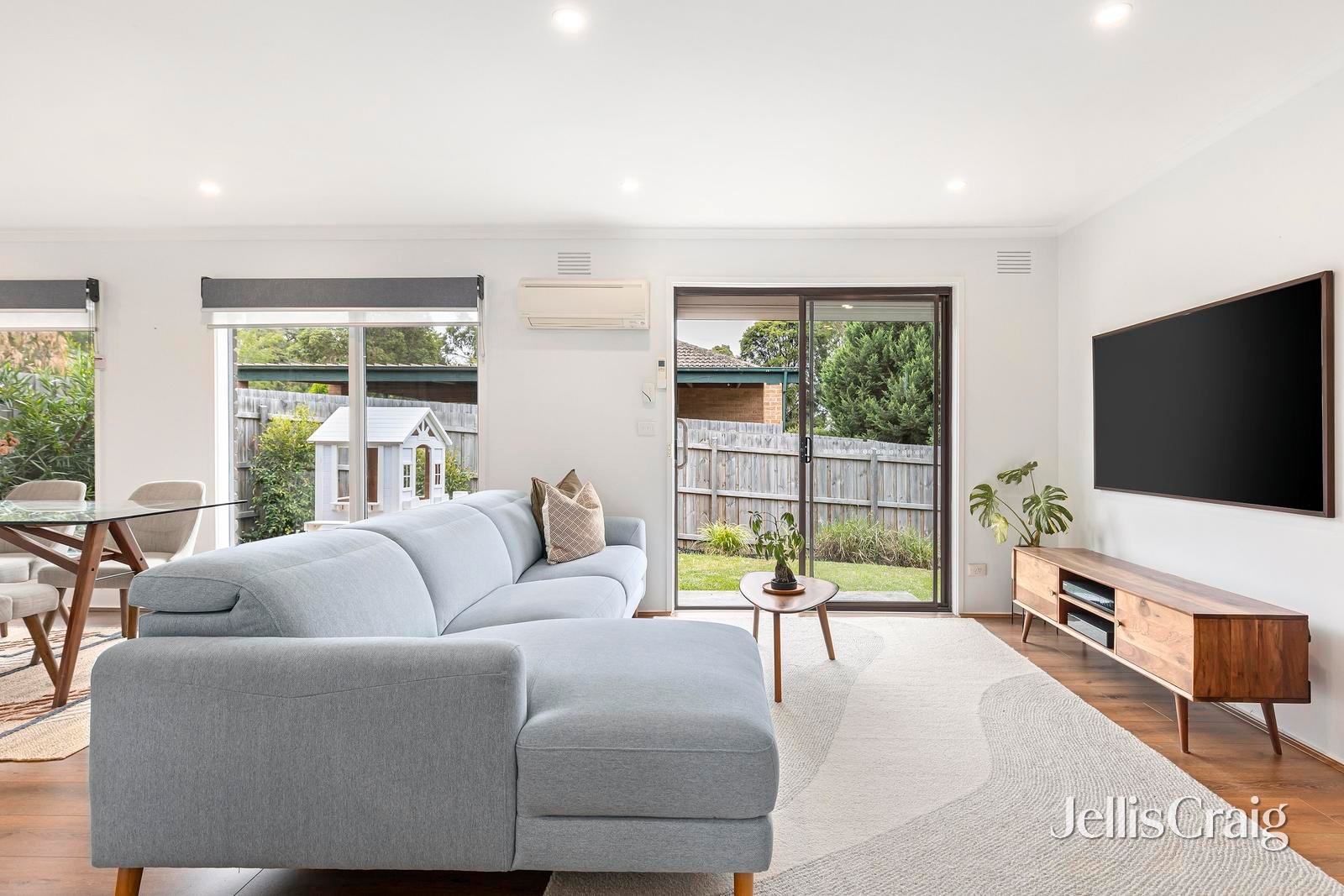 8 Lee-Ann Crescent, Croydon image 3