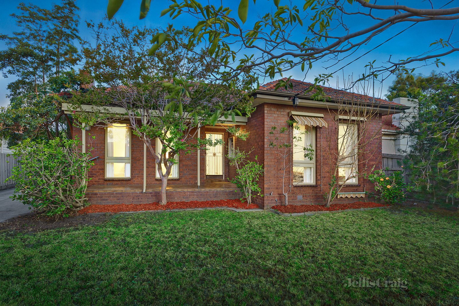 8 Lespray Avenue, Bentleigh East image 1