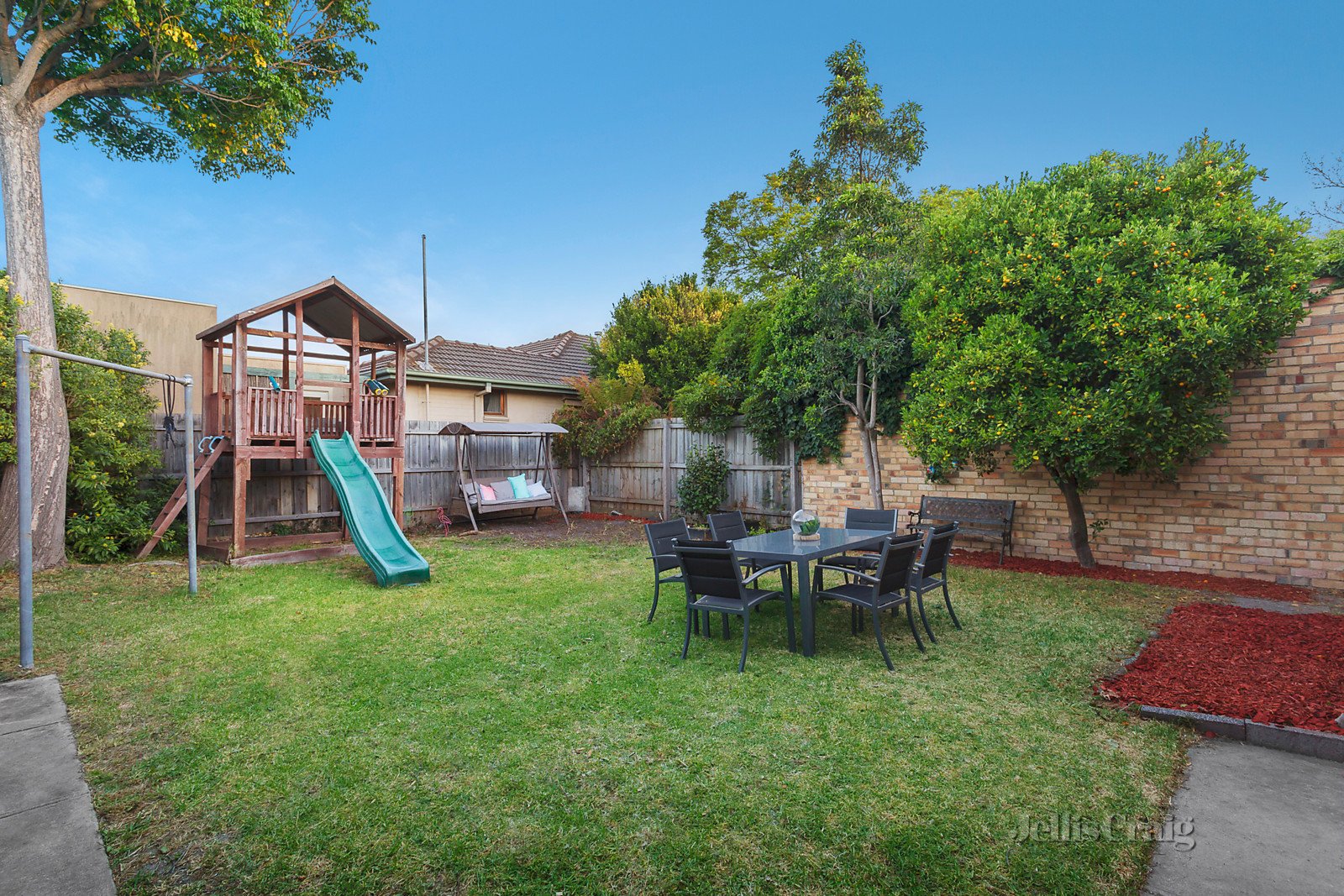 8 Lespray Avenue, Bentleigh East image 8