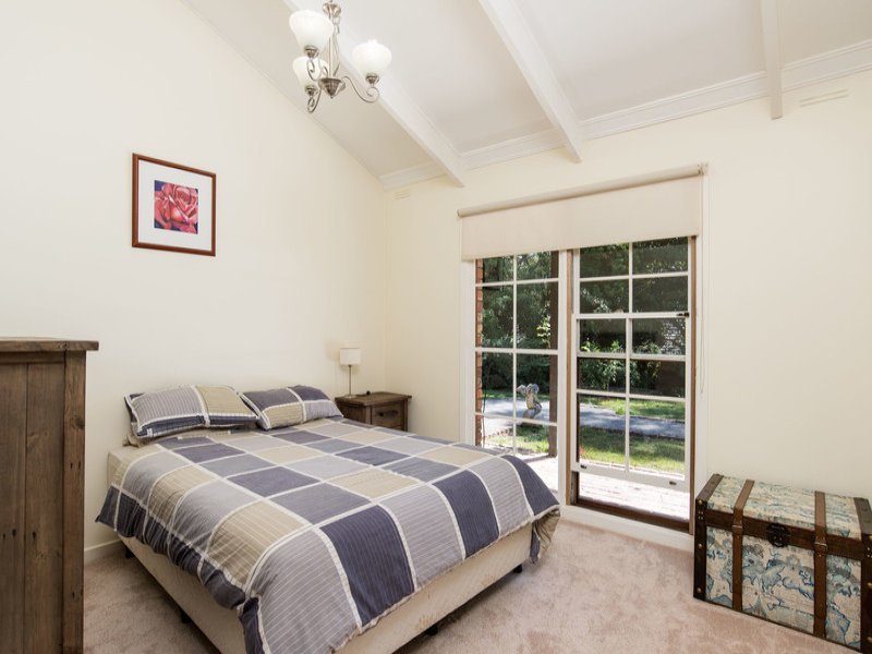 8 Lewis Road, Montrose image 13