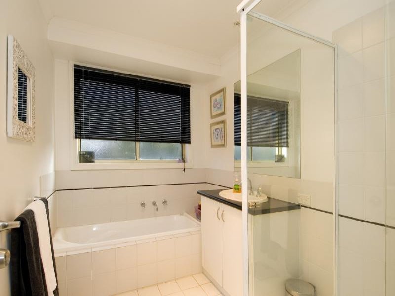 8 Lexia Place, Waurn Ponds image 6