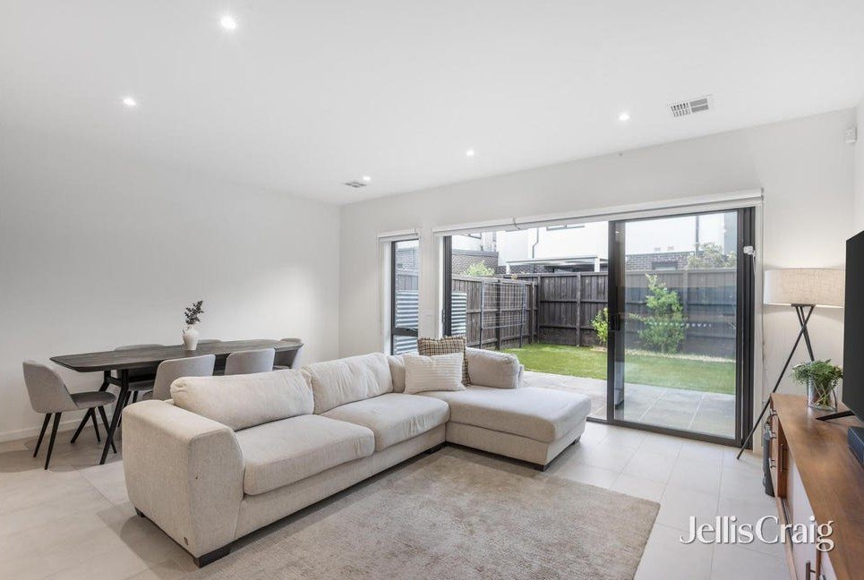 8 Livingstone Circuit, Mulgrave image 4