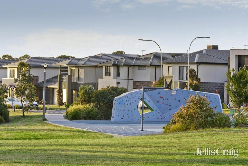 8 Livingstone Circuit, Mulgrave image 12