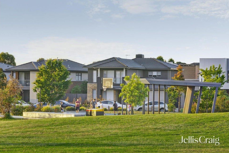 8 Livingstone Circuit, Mulgrave image 11