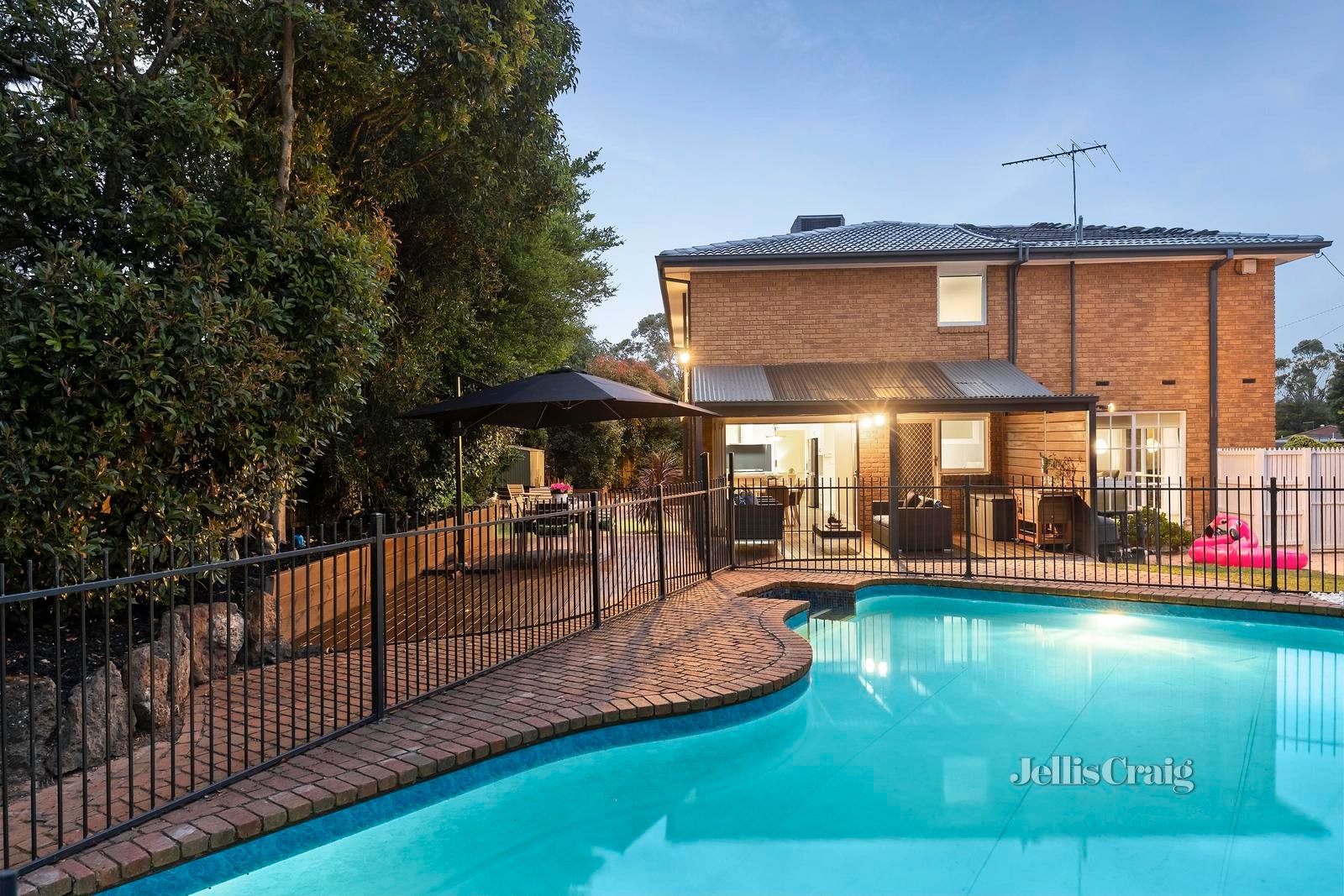 8 Loddon Court, Croydon Hills image 2