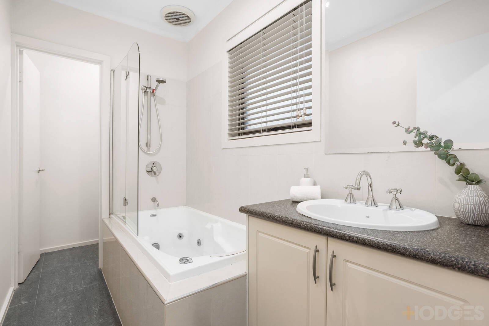 8 Logan Court Mentone